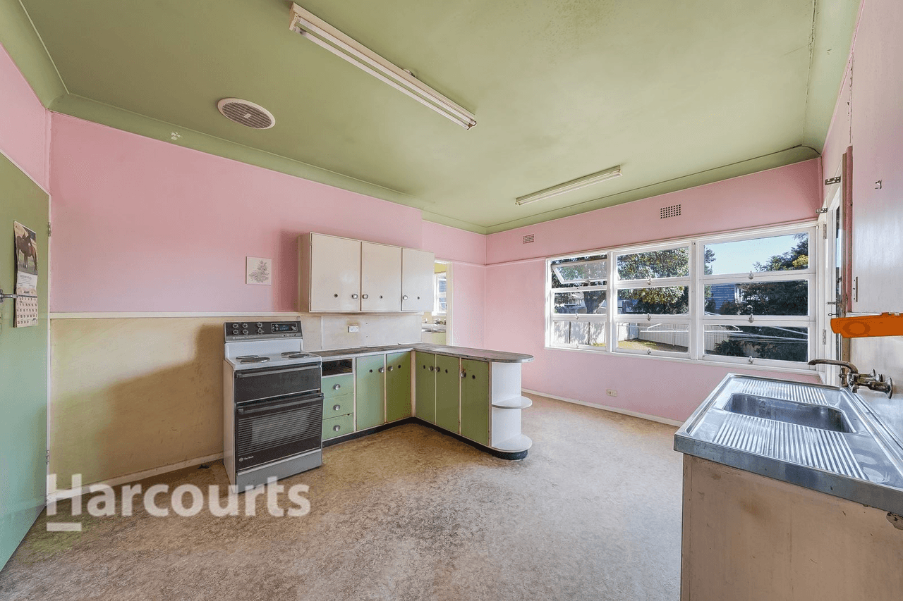 24 Farnsworth Avenue, Campbelltown, NSW 2560