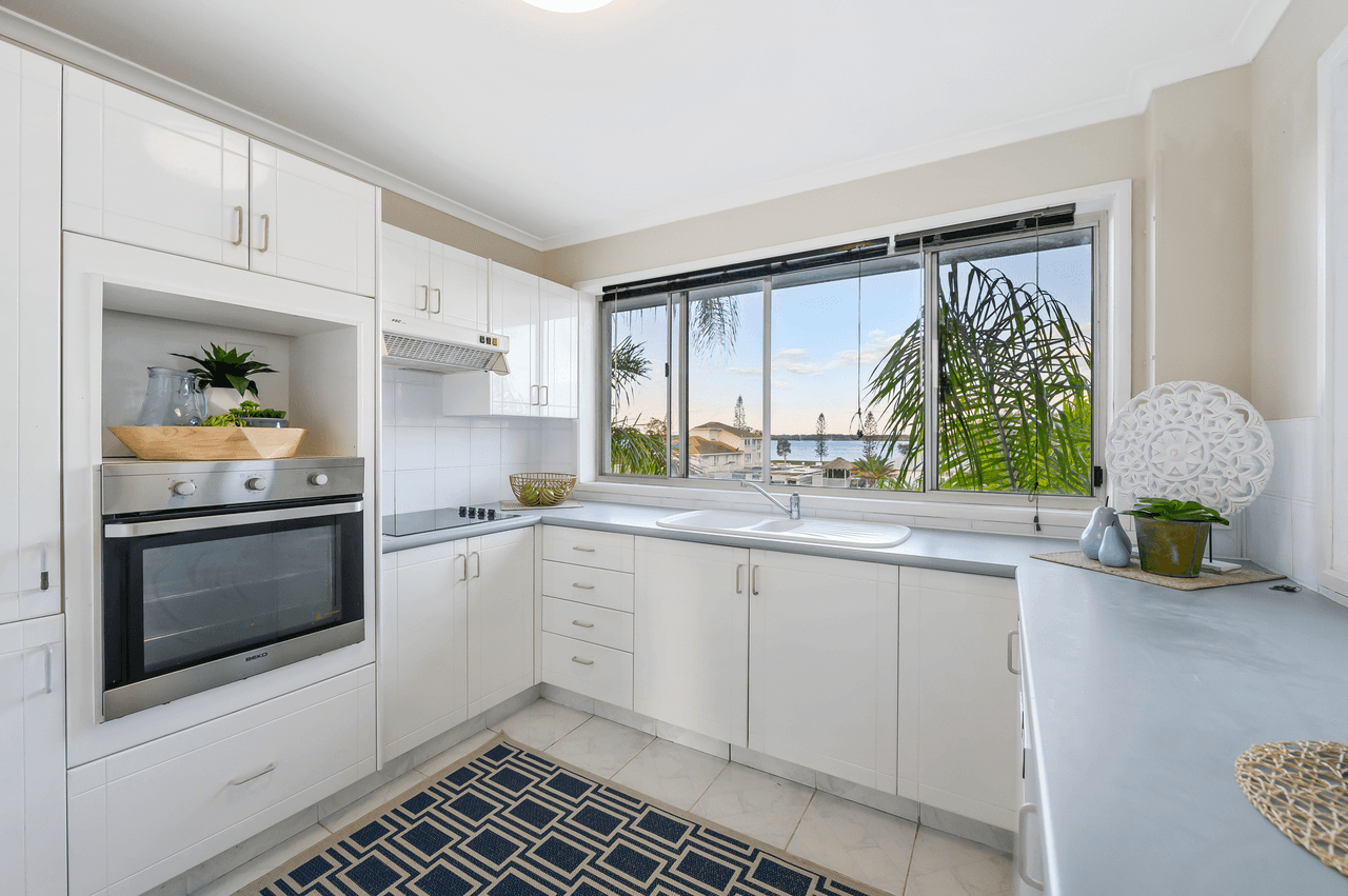 9/17-19 Canal Avenue, RUNAWAY BAY, QLD 4216