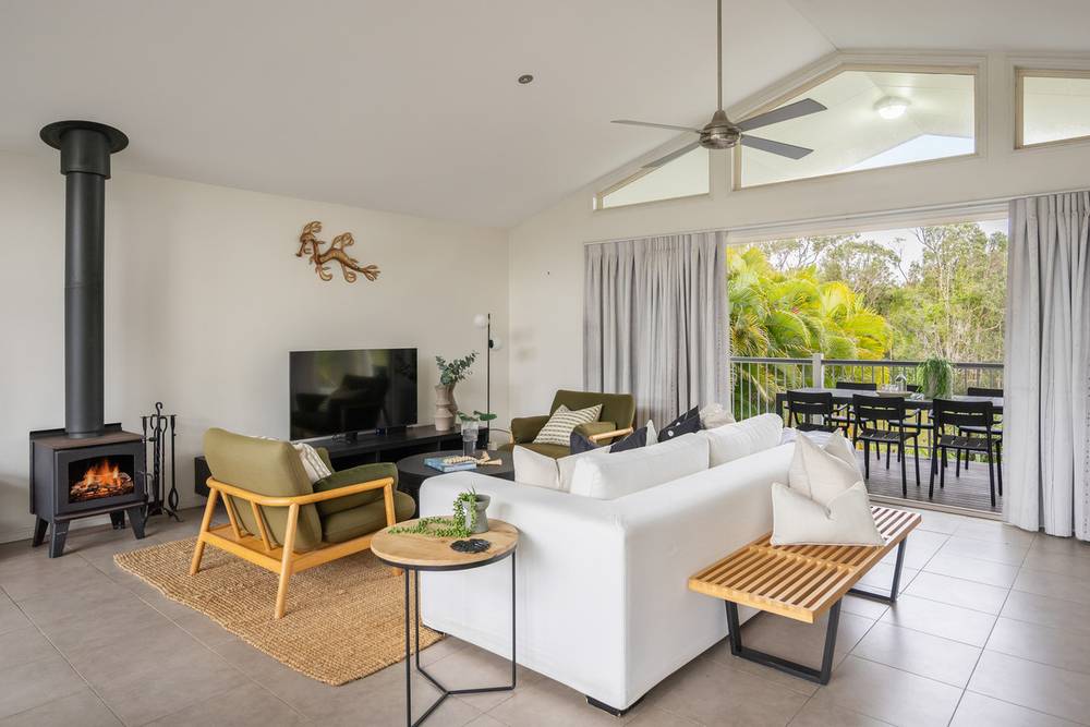 77 Glenridge Drive, COOROIBAH, QLD 4565