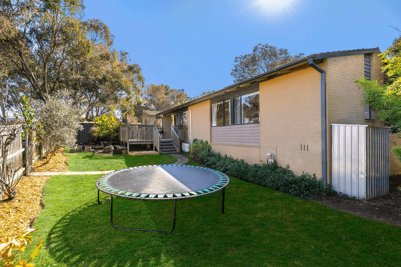 11 Squire Place, CHARNWOOD, ACT 2615