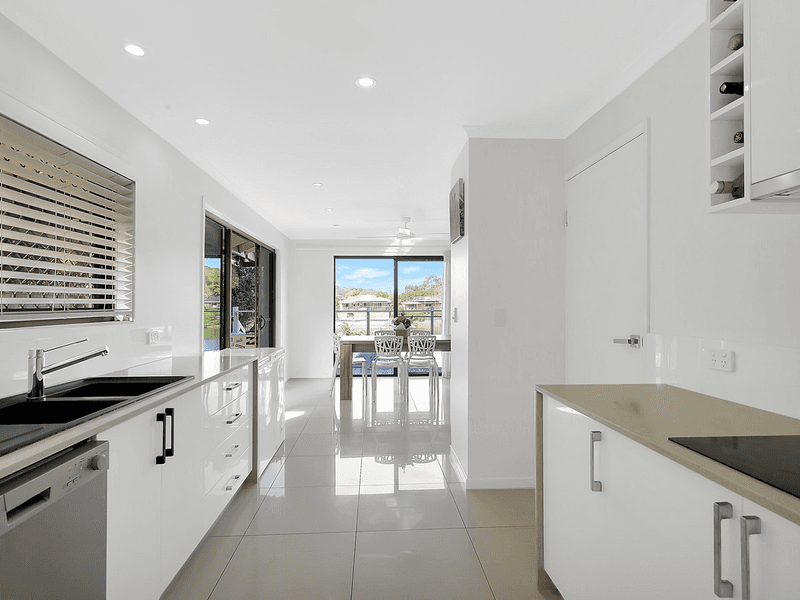 6 Penguin Parade, Burleigh Waters, QLD 4220