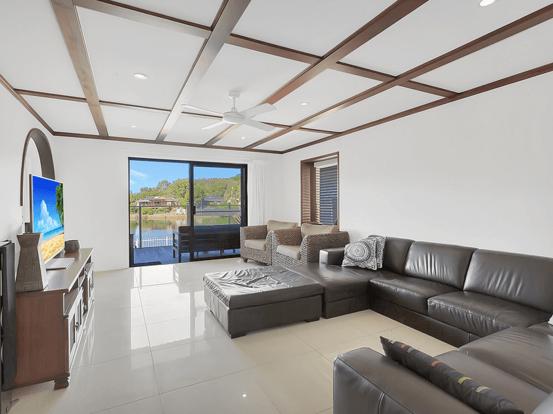 6 Penguin Parade, Burleigh Waters, QLD 4220