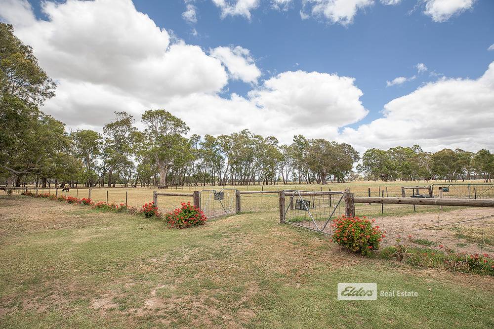 17 COOEE Road, KYBYBOLITE, SA 5262
