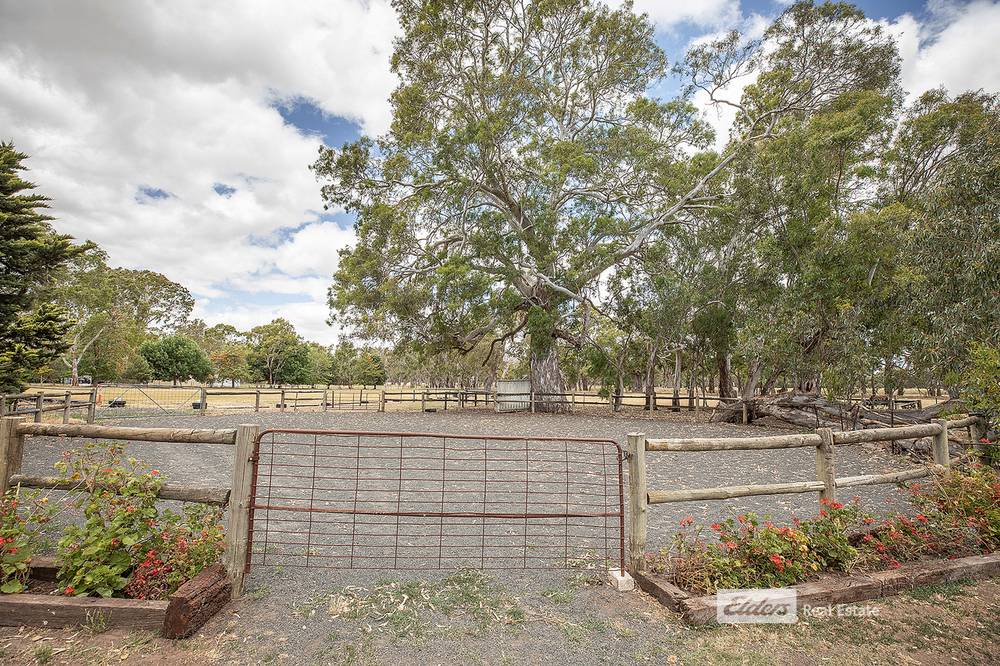 17 COOEE Road, KYBYBOLITE, SA 5262