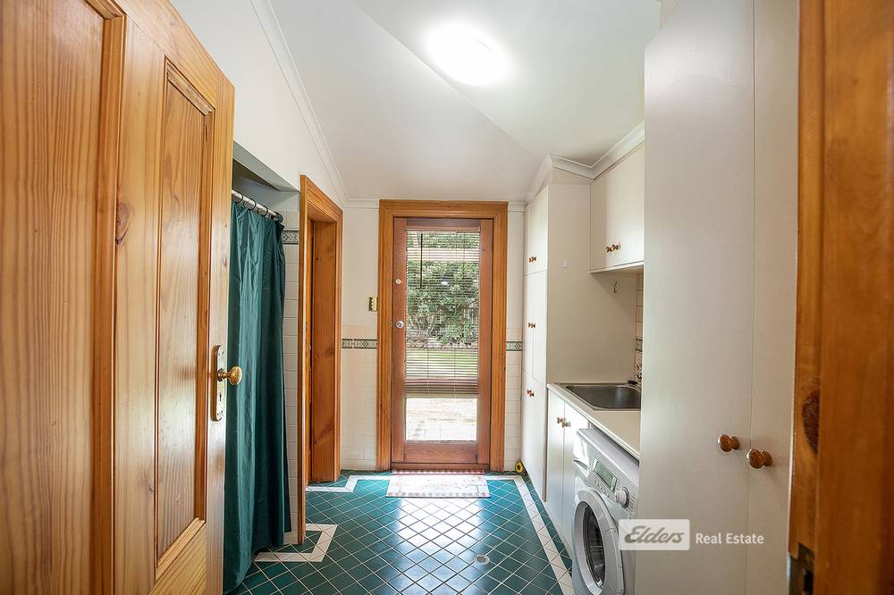 17 COOEE Road, KYBYBOLITE, SA 5262