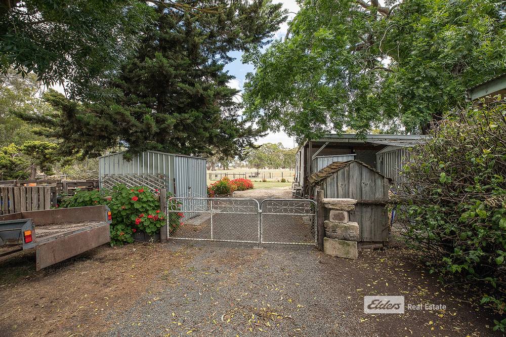 17 COOEE Road, KYBYBOLITE, SA 5262