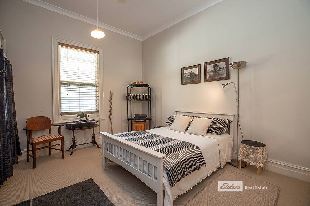 17 COOEE Road, KYBYBOLITE, SA 5262