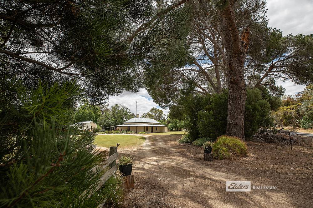 17 COOEE Road, KYBYBOLITE, SA 5262