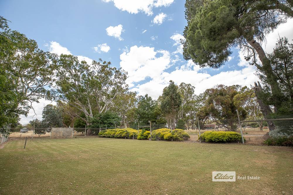 17 COOEE Road, KYBYBOLITE, SA 5262