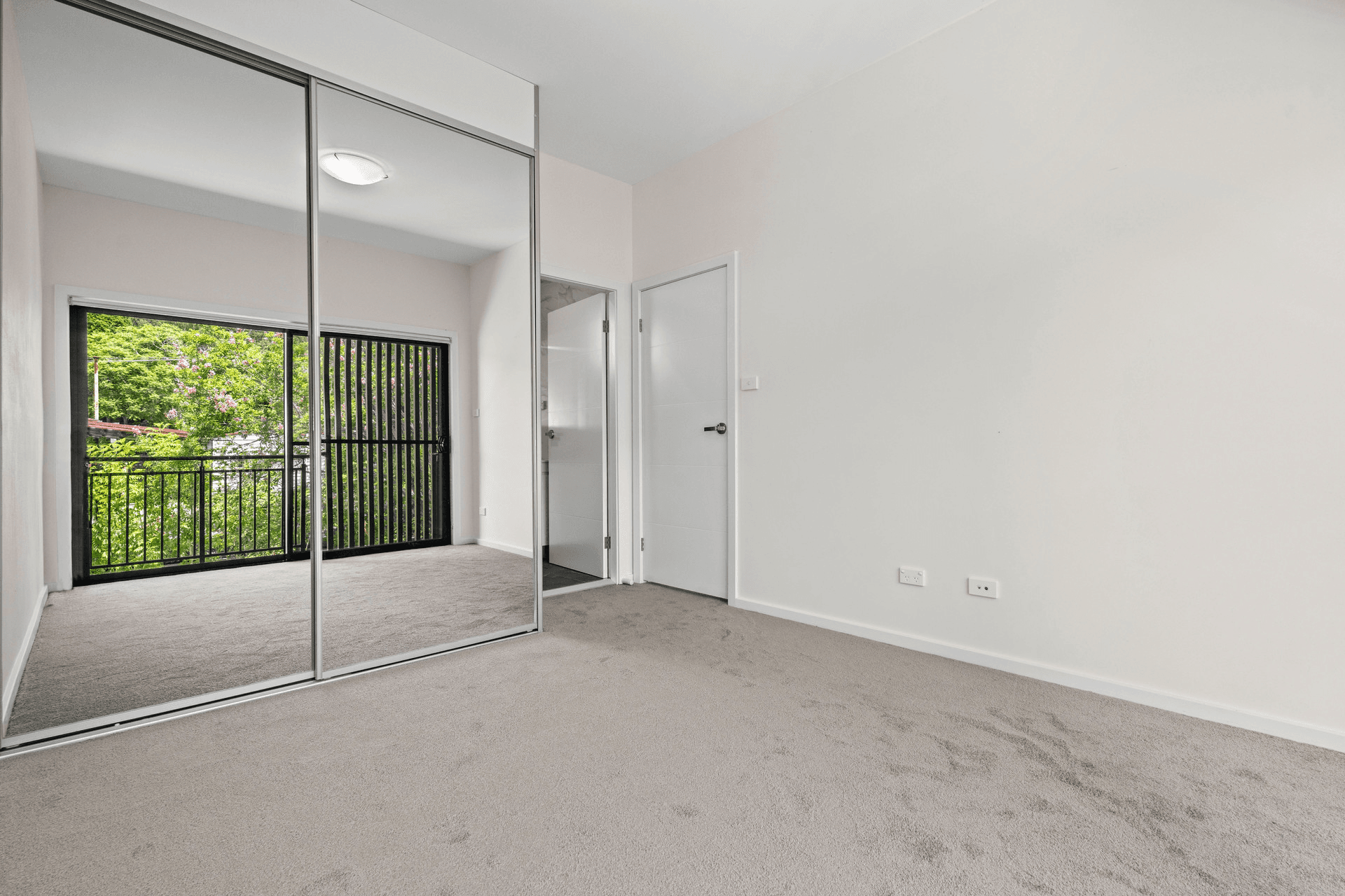 2/23 Batley Street, Gosford, NSW 2250