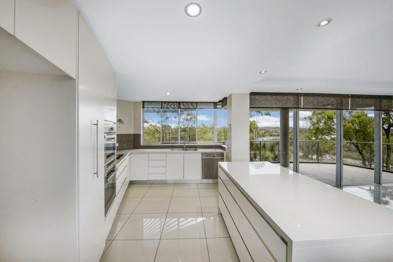 Unit 6/2 The Promenade, BOYNE ISLAND, QLD 4680