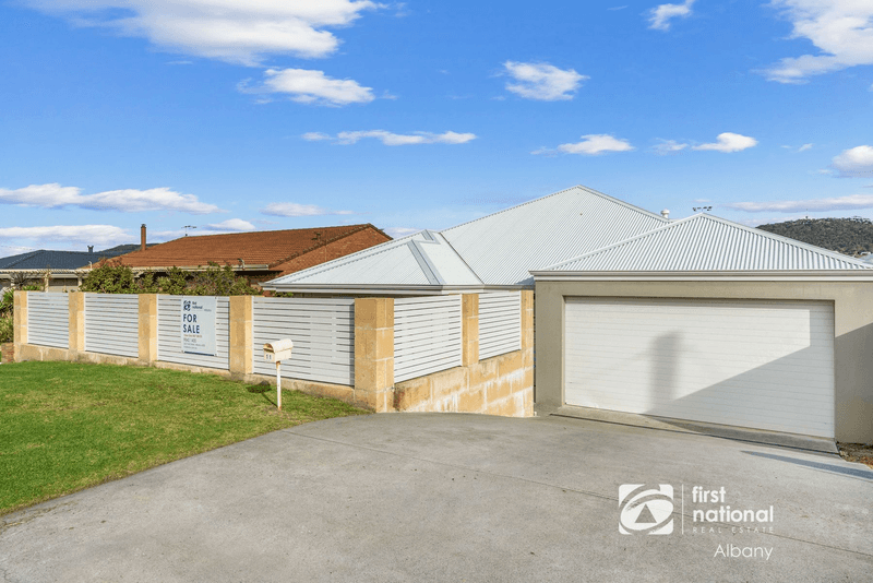 11 Ardeana Crescent, YAKAMIA, WA 6330