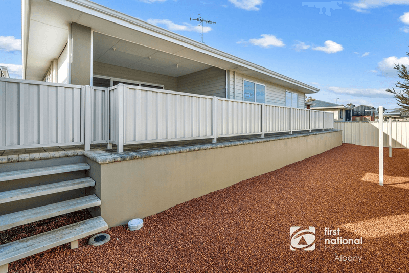 11 Ardeana Crescent, YAKAMIA, WA 6330