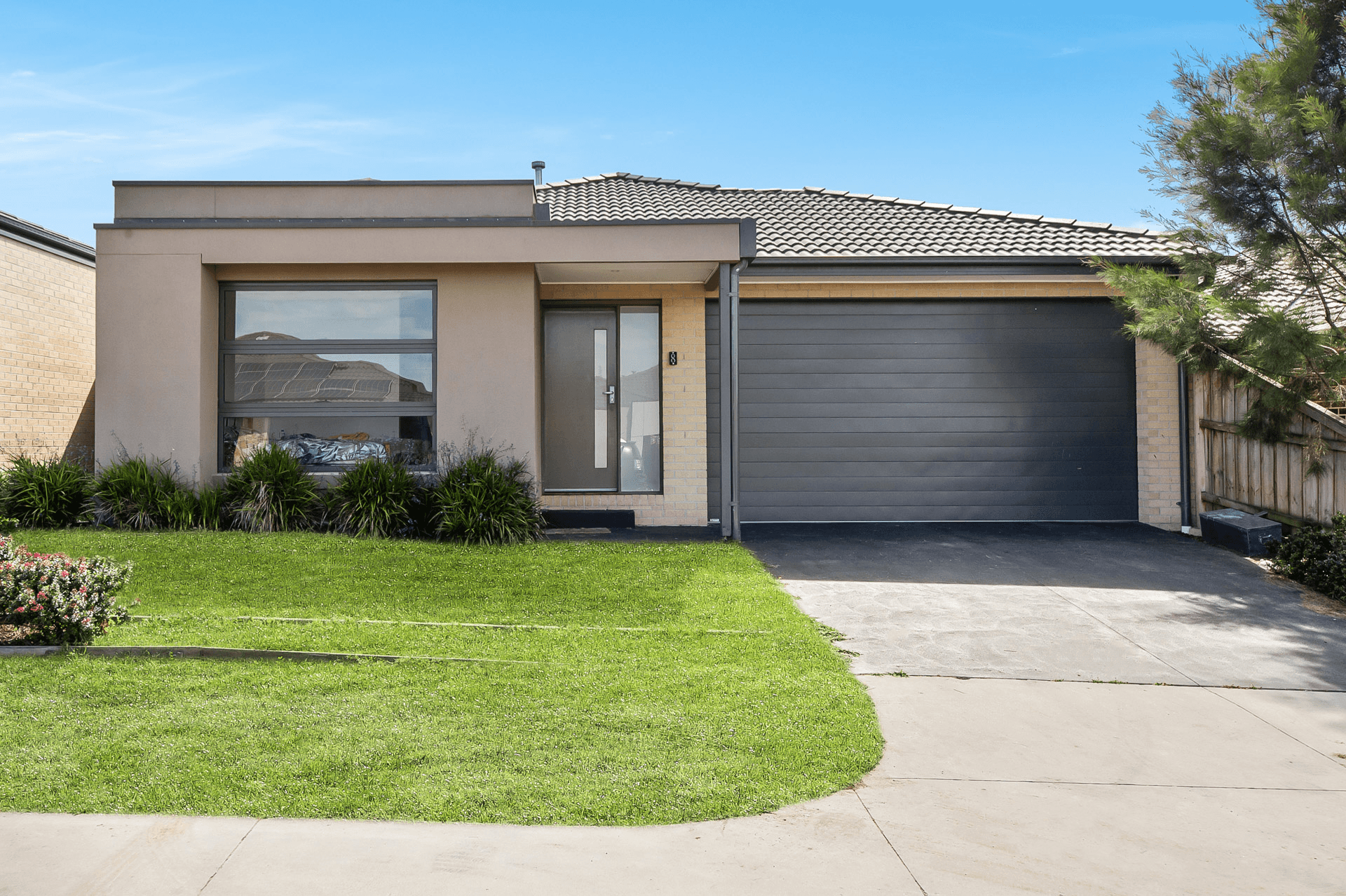 8 Kate Avenue, HAMPTON PARK, VIC 3976