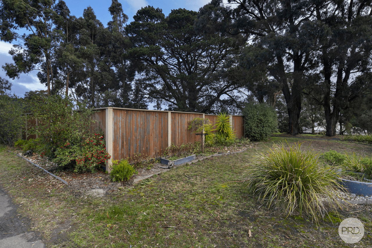 8 Highvista Grove, BALLARAT EAST, VIC 3350