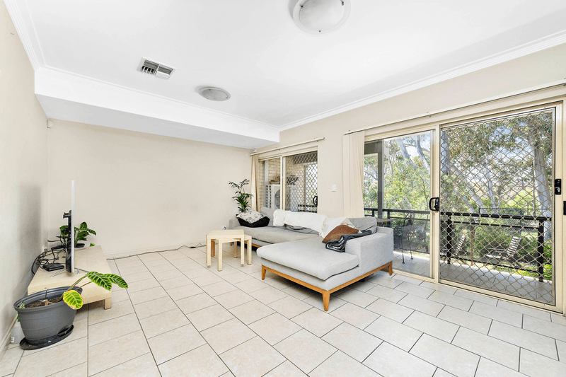 10/831 Henry Lawson Drive, Picnic Point, NSW 2213