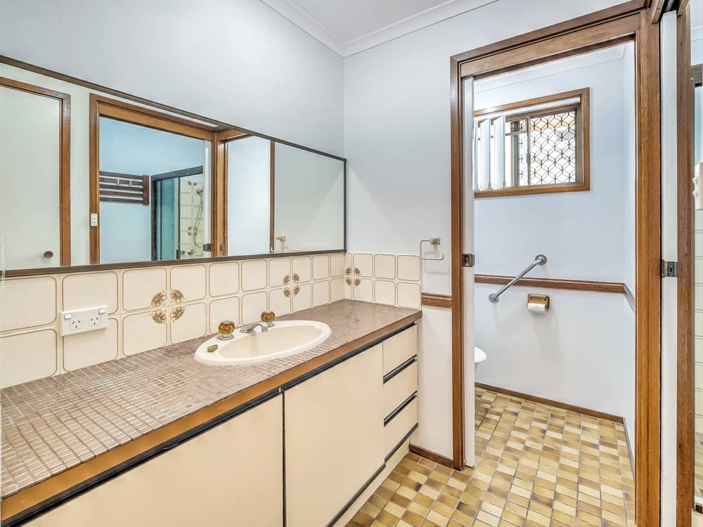 7 Prince Street, Urangan, Qld 4655