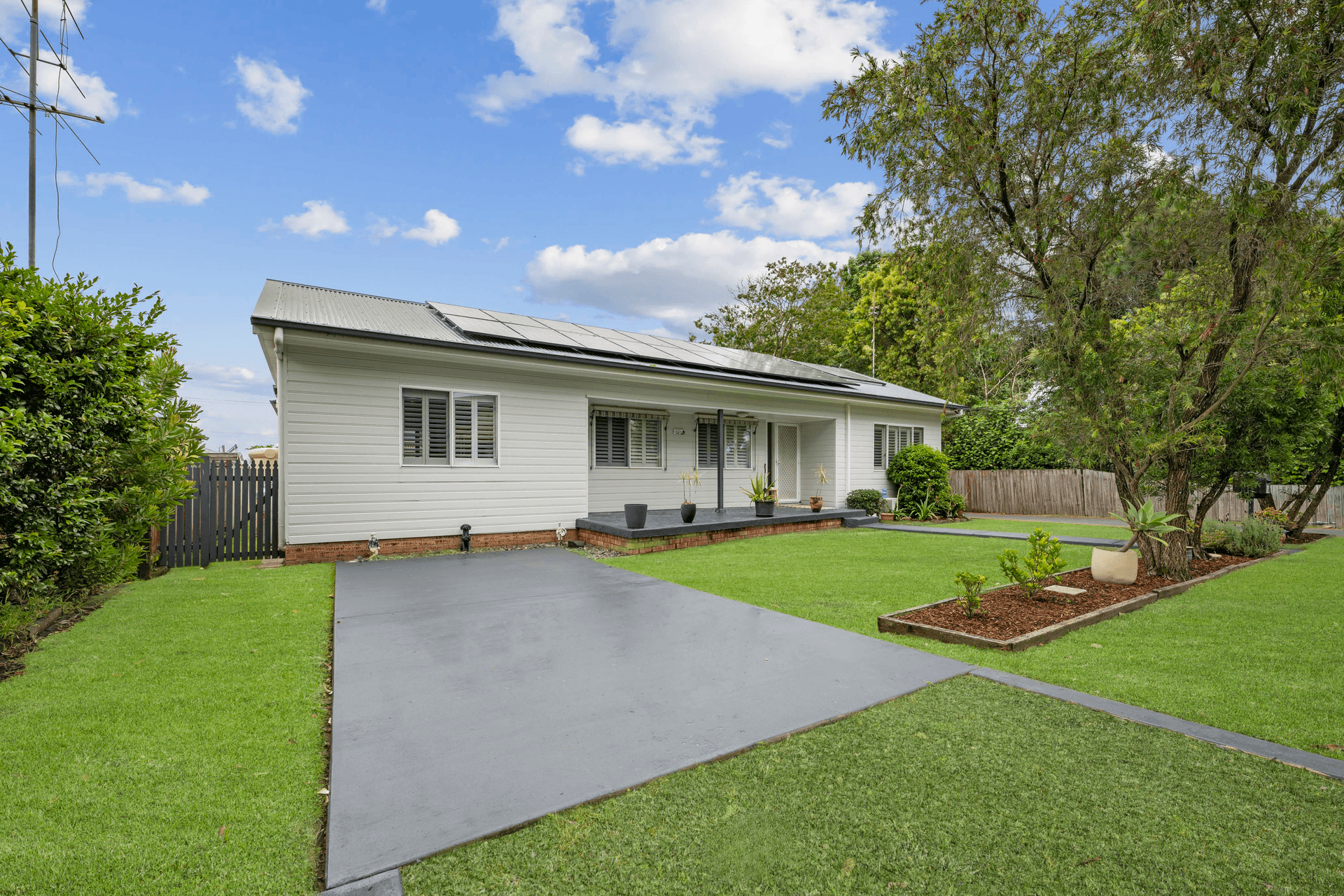 16 Ravenswood Street, Mannering Park, NSW 2259