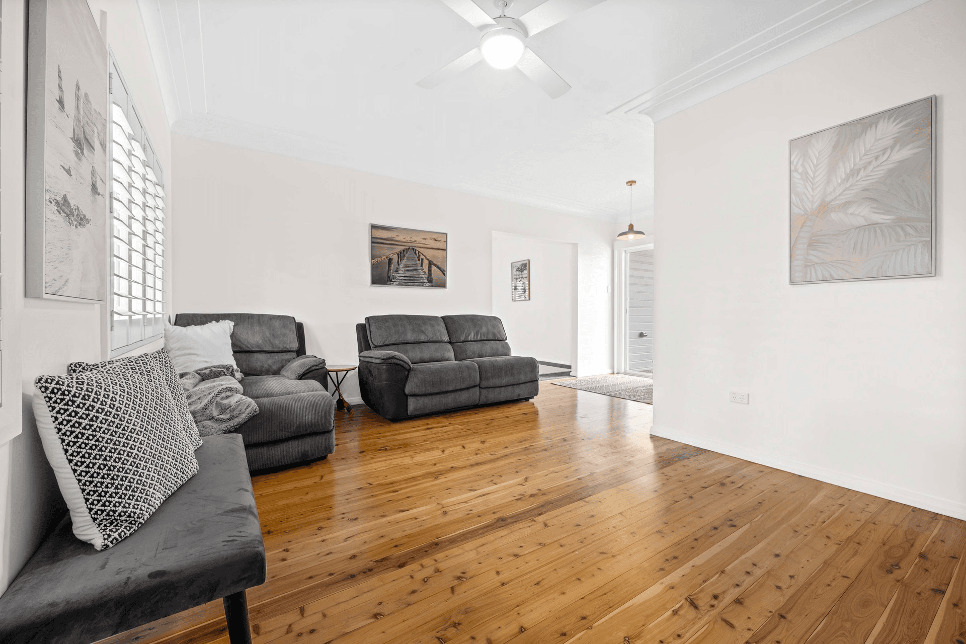 16 Ravenswood Street, Mannering Park, NSW 2259