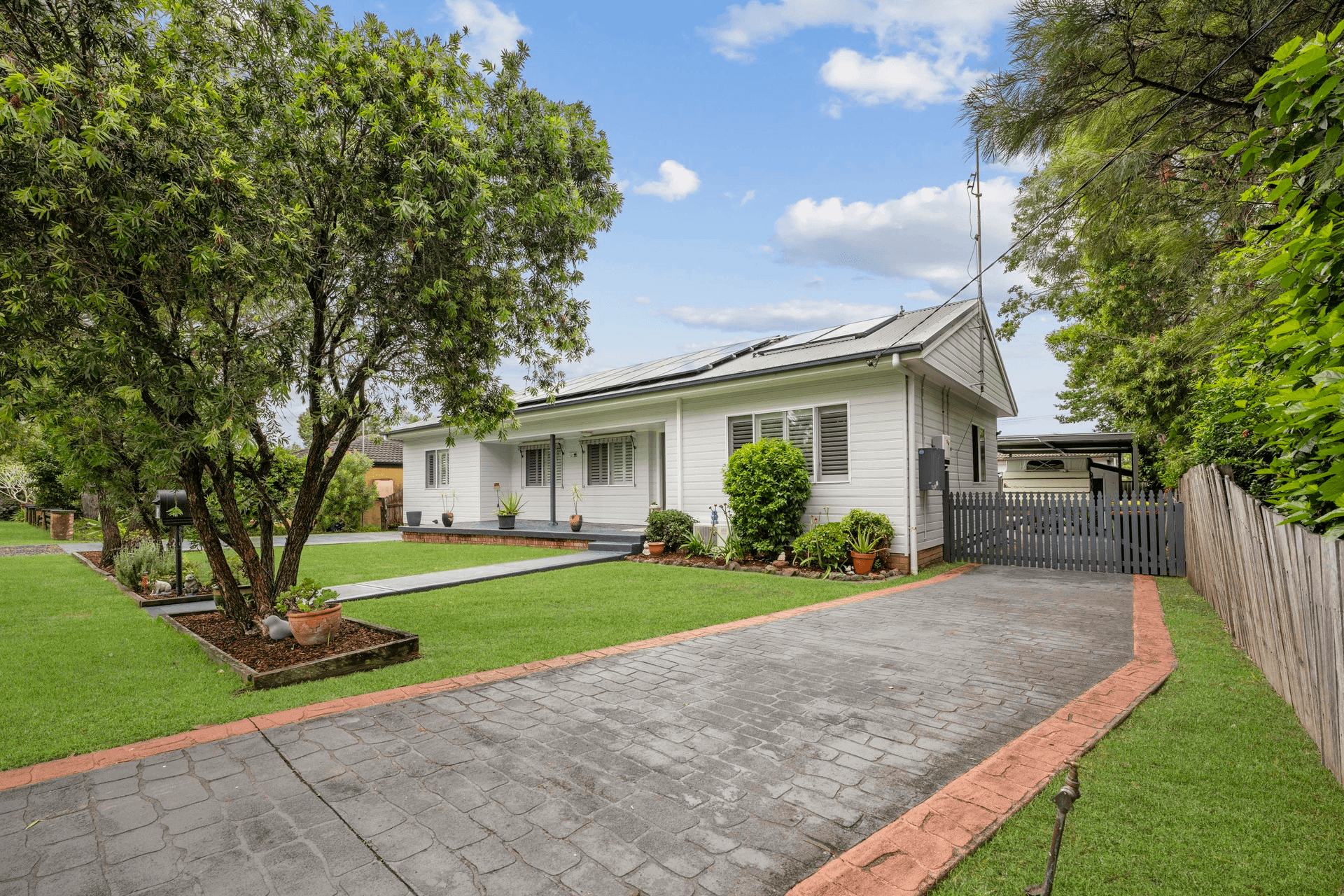 16 Ravenswood Street, Mannering Park, NSW 2259