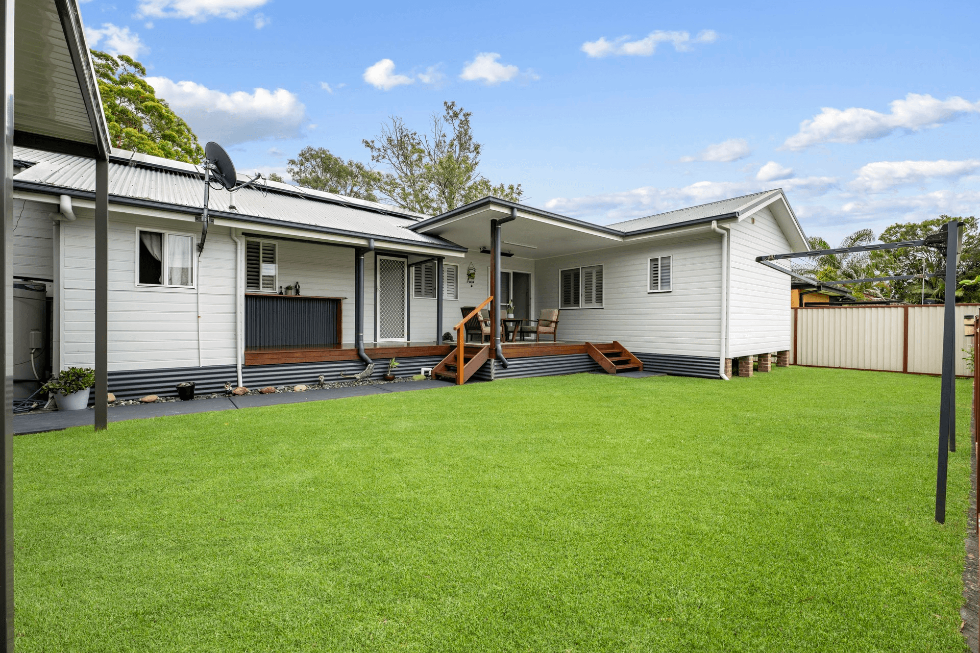 16 Ravenswood Street, Mannering Park, NSW 2259