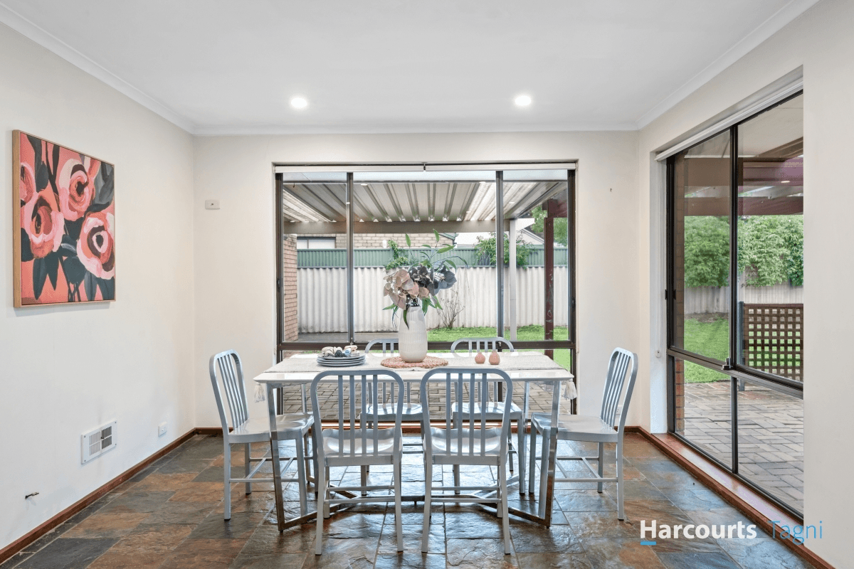 32 Sunnymeade Drive, ABERFOYLE PARK, SA 5159