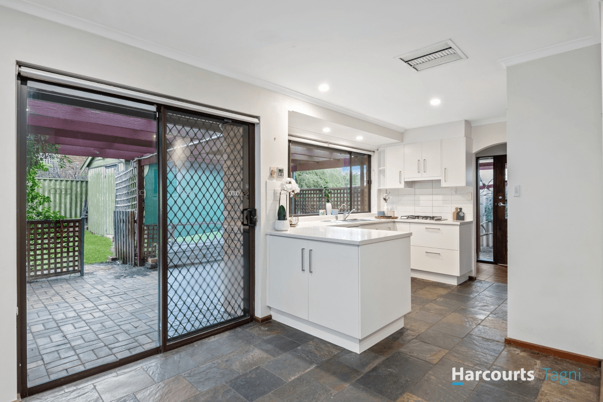 32 Sunnymeade Drive, ABERFOYLE PARK, SA 5159