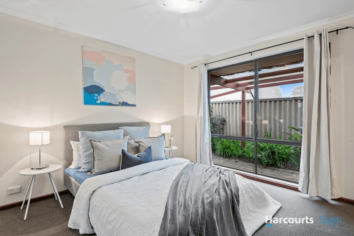 32 Sunnymeade Drive, ABERFOYLE PARK, SA 5159