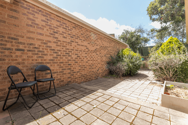 Unit 3/3 Winchester Pl, Karabar, NSW 2620