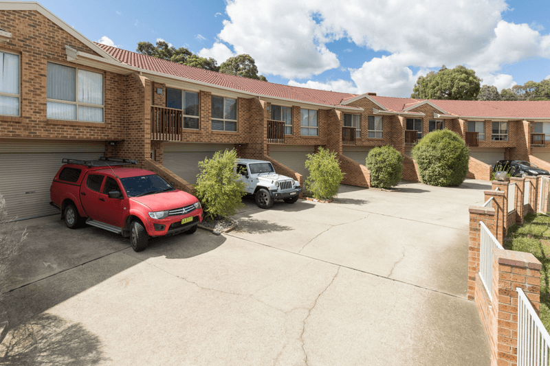 Unit 3/3 Winchester Pl, Karabar, NSW 2620