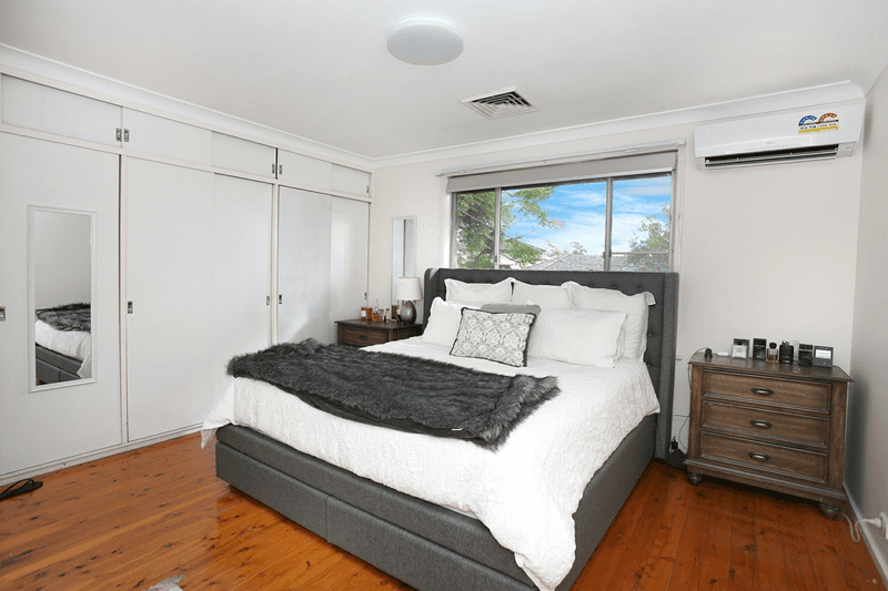 2 Bligh Close, GEORGES HALL, NSW 2198