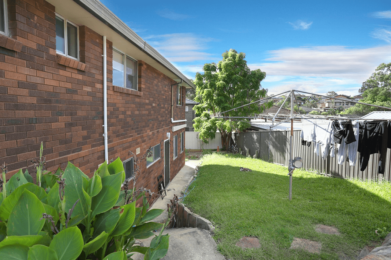 2 Bligh Close, GEORGES HALL, NSW 2198