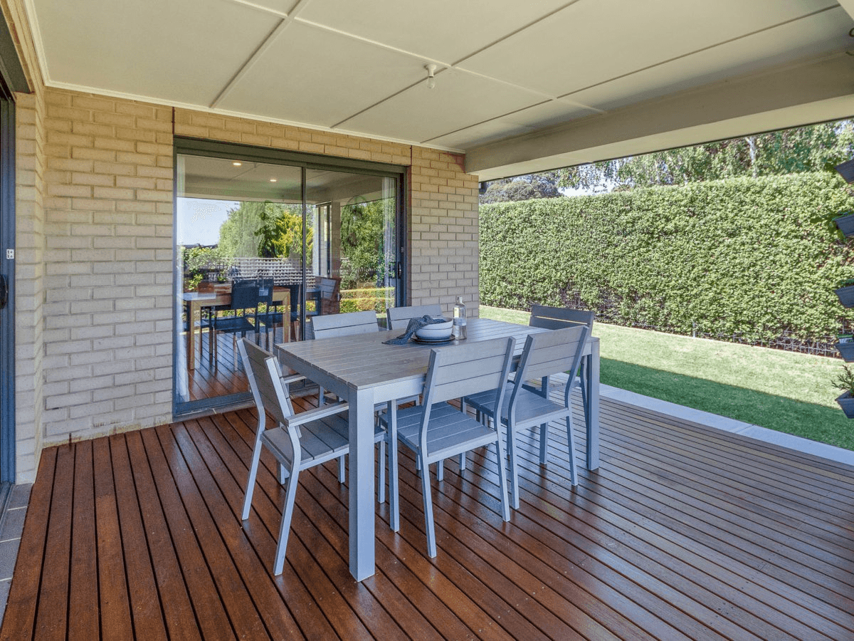 33 Matthew Road, NAIRNE, SA 5252