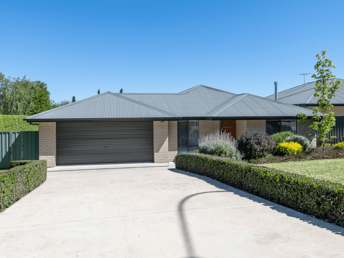 33 Matthew Road, NAIRNE, SA 5252