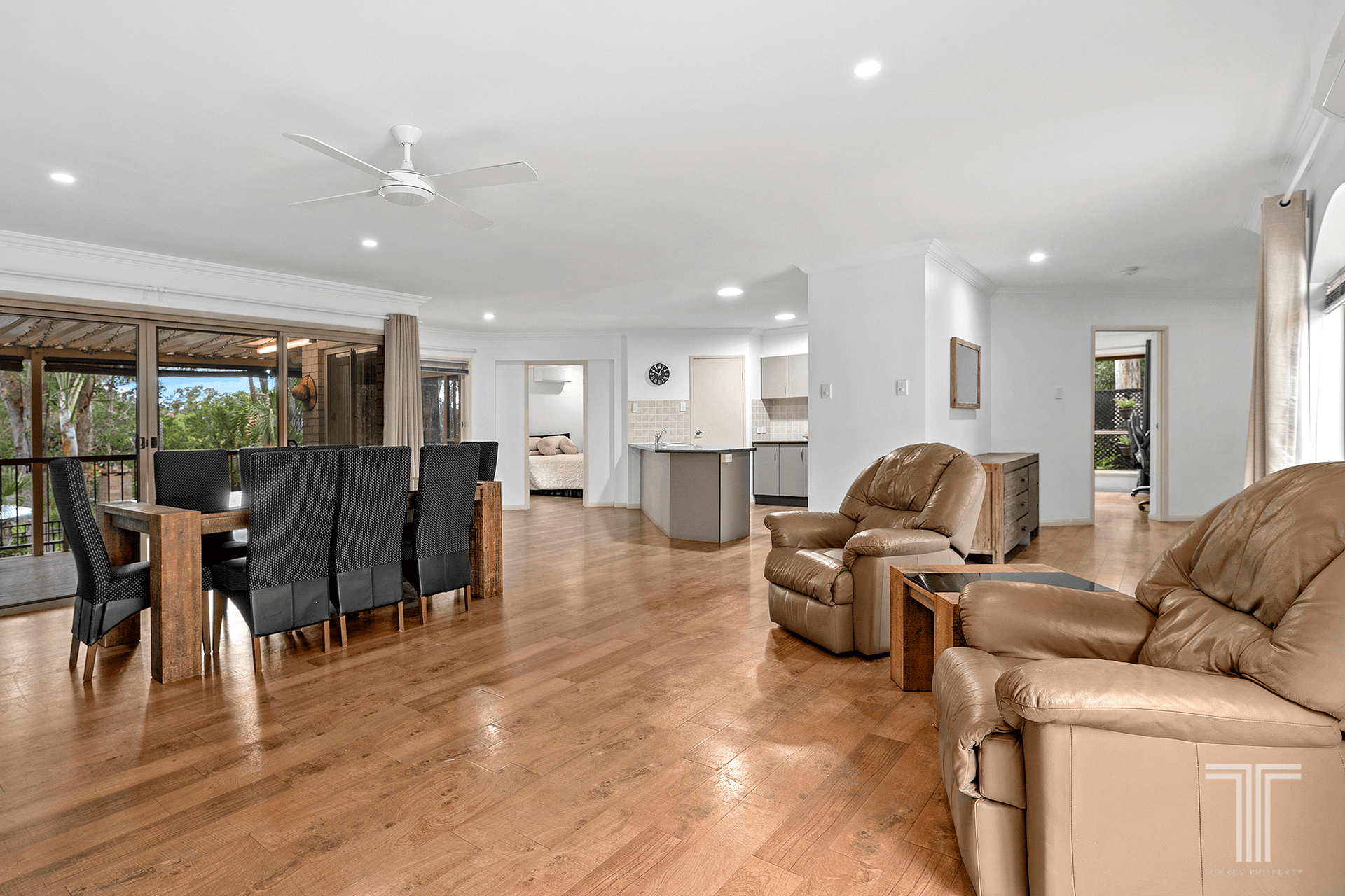 32 David Road, Holland Park, QLD 4121