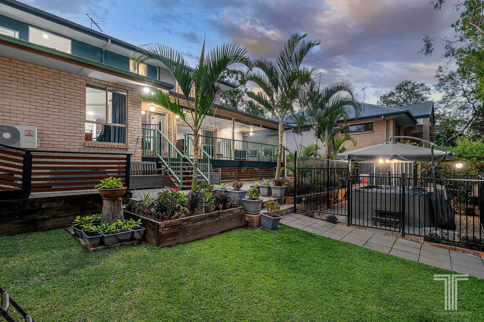 32 David Road, Holland Park, QLD 4121