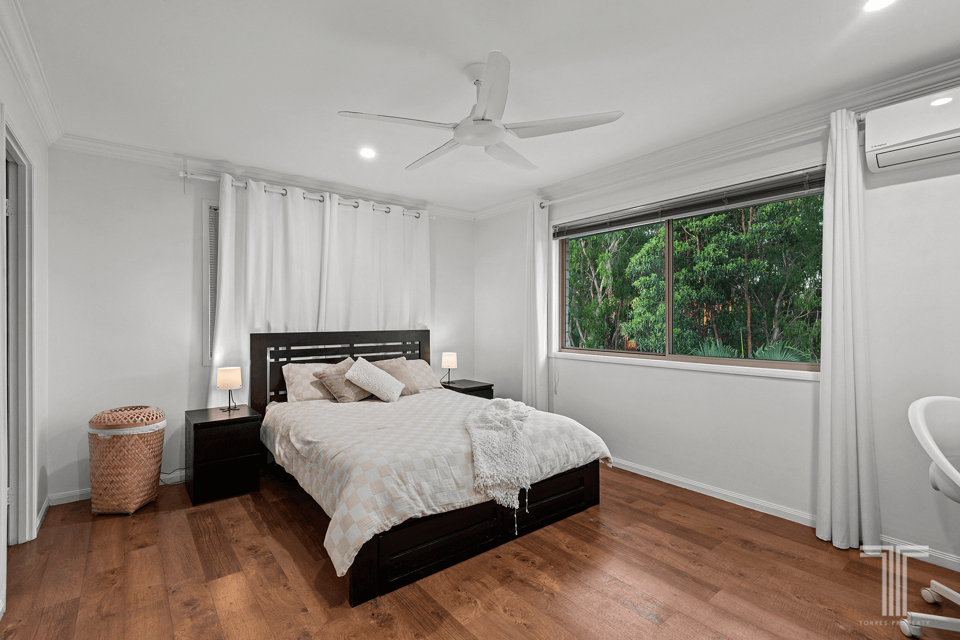 32 David Road, Holland Park, QLD 4121