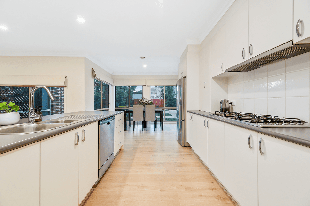 34 Edgbaston Circuit, BERWICK, VIC 3806