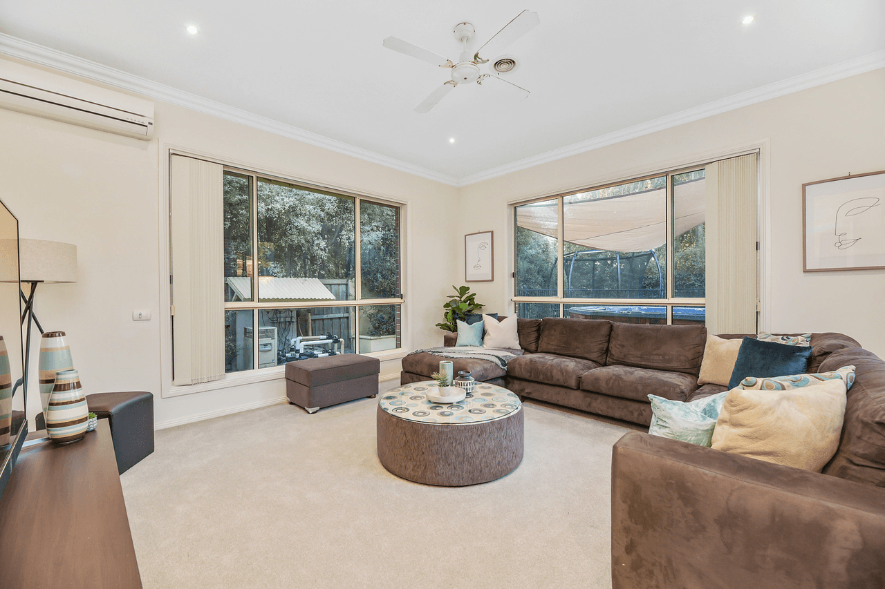 34 Edgbaston Circuit, BERWICK, VIC 3806