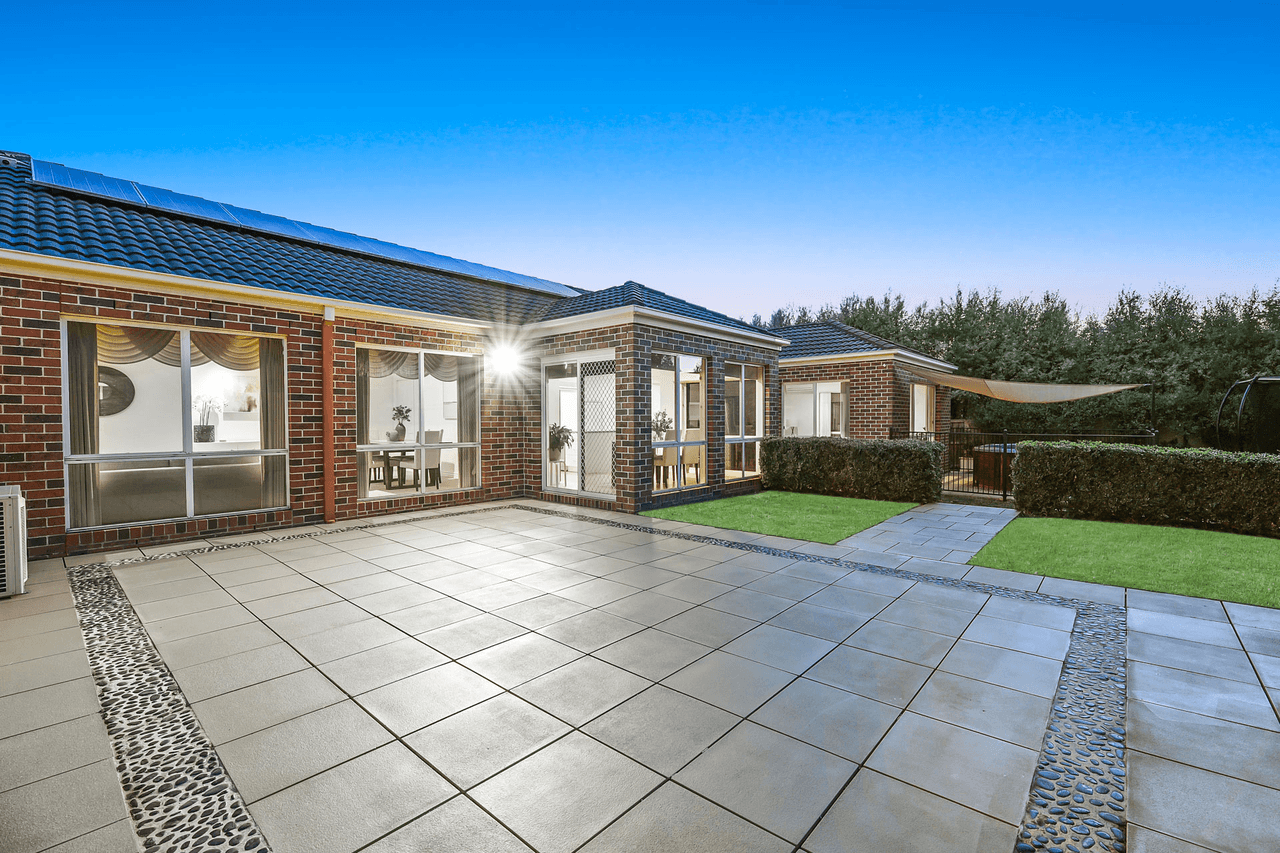 34 Edgbaston Circuit, BERWICK, VIC 3806