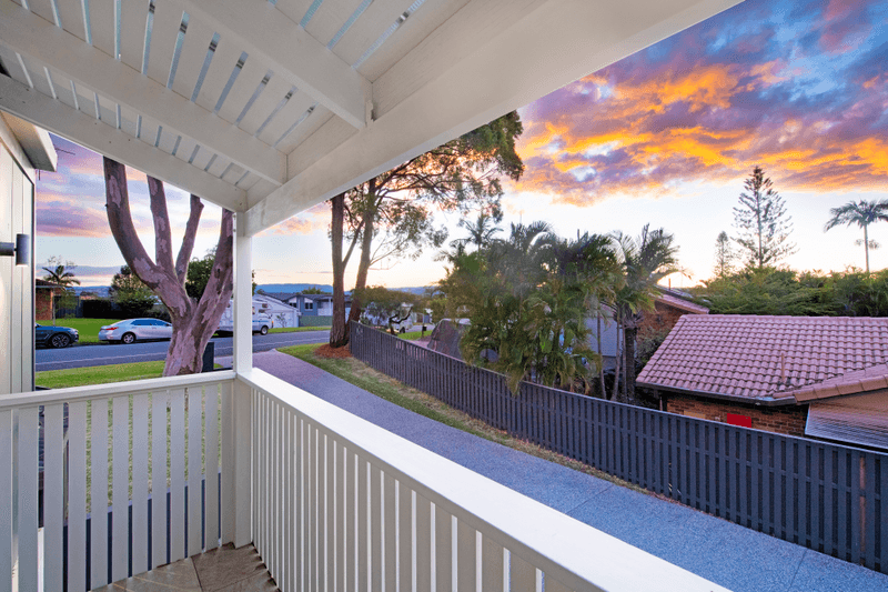 17 Kallaroo Cres, ASHMORE, QLD 4214