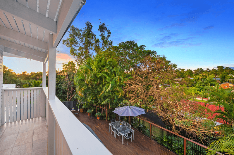 17 Kallaroo Cres, ASHMORE, QLD 4214