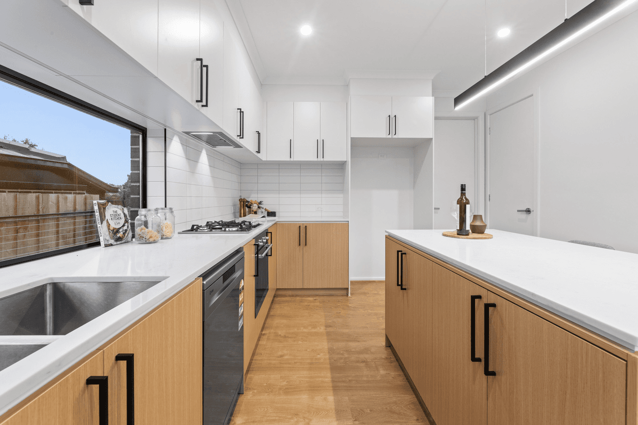 1/3 McCubbin Street, BURWOOD, VIC 3125