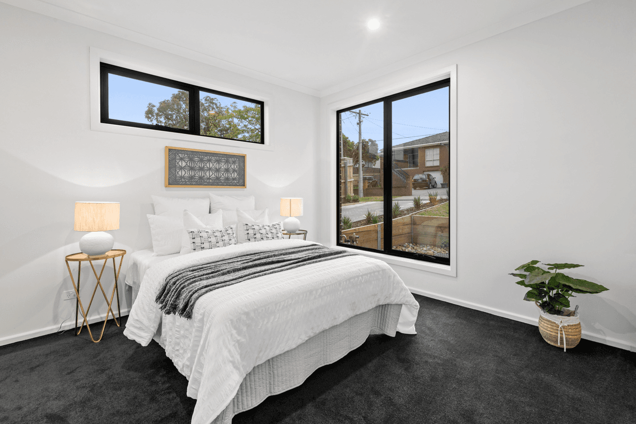 1/3 McCubbin Street, BURWOOD, VIC 3125