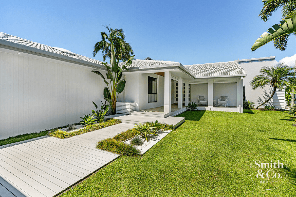 4 Coolong Crescent, Carrara, QLD 4211