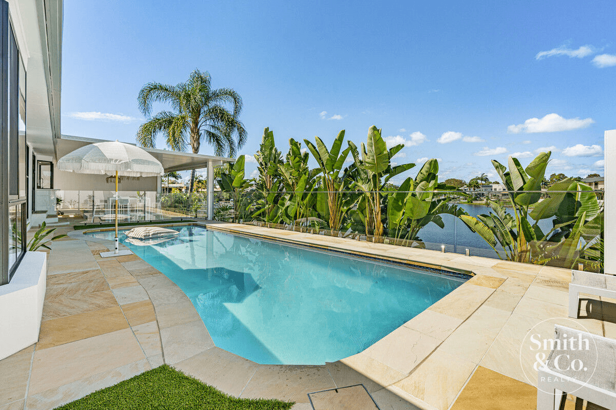 4 Coolong Crescent, Carrara, QLD 4211