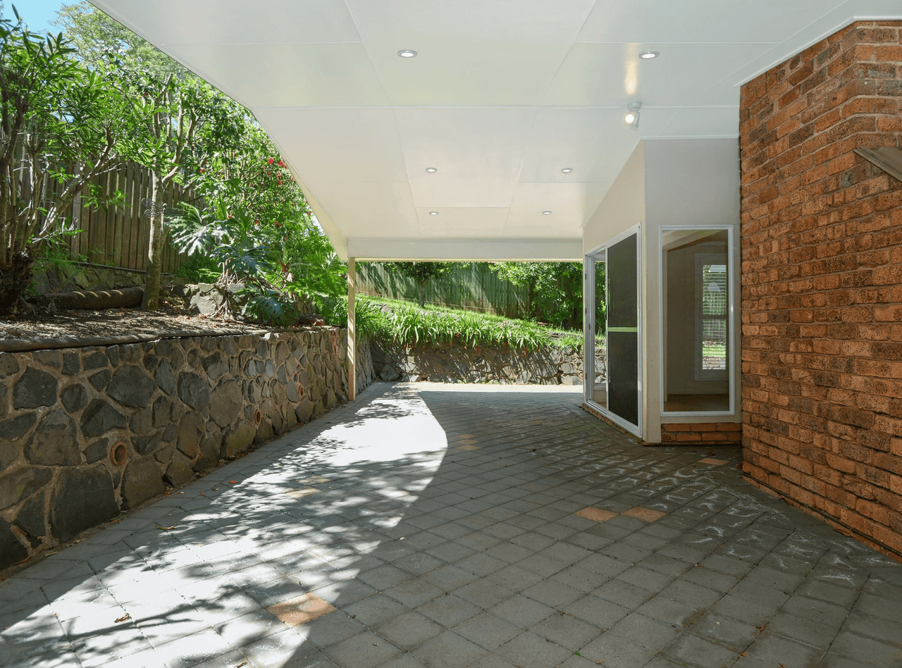 42 MacKenzie Street, Mount Lofty, QLD 4350