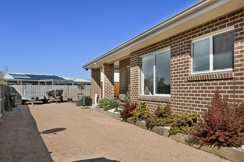 3 The Crescent, EAGLE POINT, VIC 3878