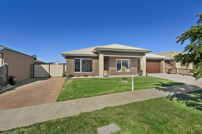 3 The Crescent, EAGLE POINT, VIC 3878