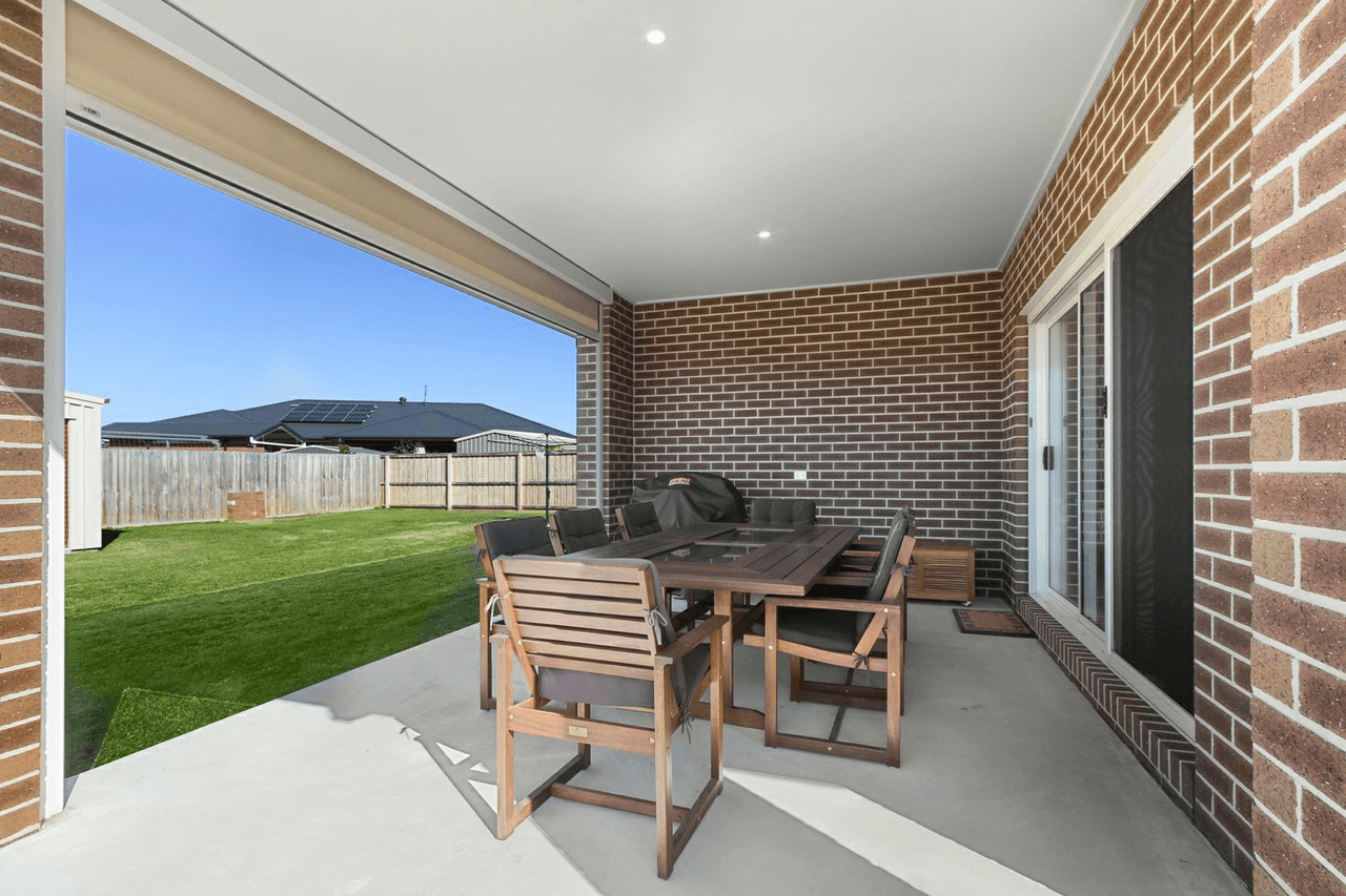 3 The Crescent, EAGLE POINT, VIC 3878